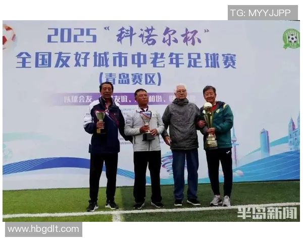 国内足球明星化身街头老人展现慈祥风采引发路人关注与热议